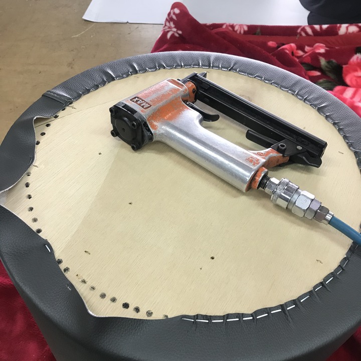 【沙發製作過程分享】大量腳椅，堅持手工製作過程分享。