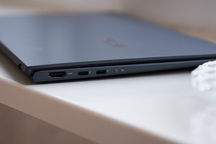 差點被風吹走的ASUS UX435EGL