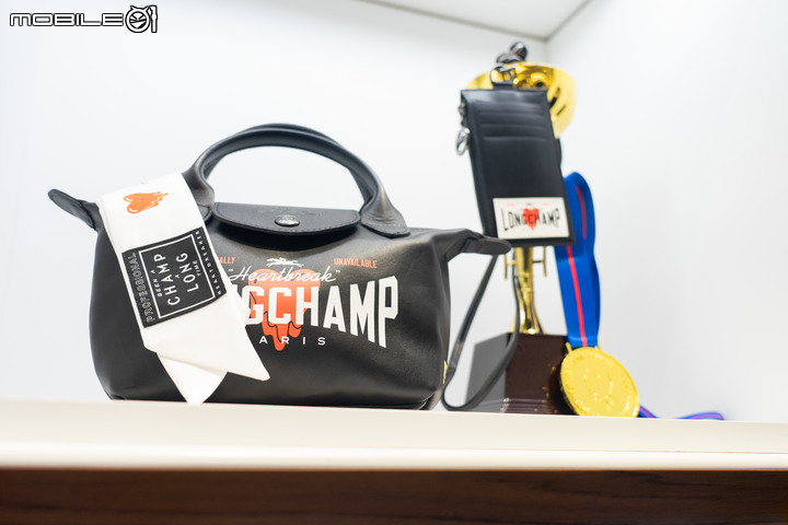 Longchamp X EU 聯名系列發表！ 嘻哈男神瘦子、小春演繹穿搭