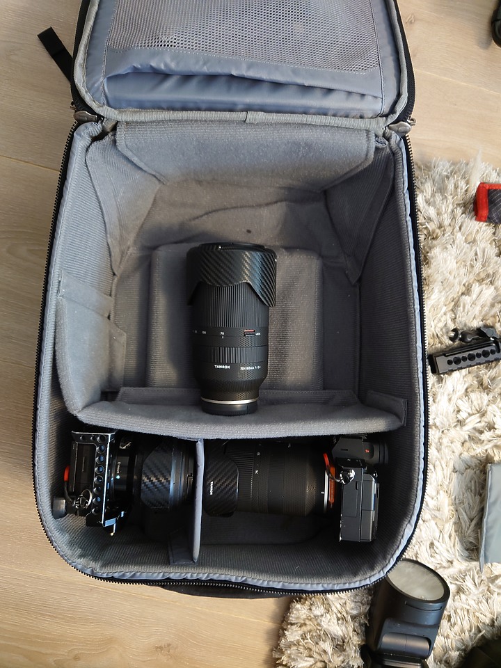 ThinkTank Photo Essentials Convertible 輕巧可變式攝影拉桿包！