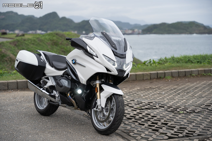 2021 BMW Motorrad R 1250 RT 試駕|搭載 ACC 自動跟車,劃時代科技休旅登場!