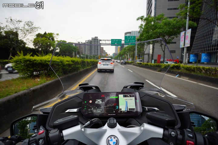 2021 BMW Motorrad R 1250 RT 試駕｜搭載 ACC 自動跟車，劃時代科技休旅登場！