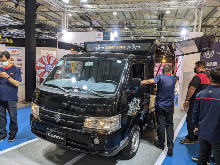 第一次看商用車展(FUSO、賓士、 SITRAK、IVECO、HYUNDAI、IZUZU、FORD、SUZUKI)