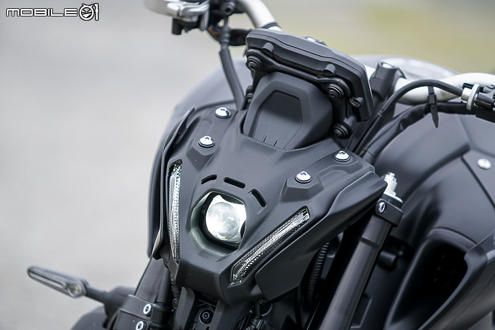 2021 YAMAHA MT-09 公路試駕｜IMU 導入 電控加量不加價