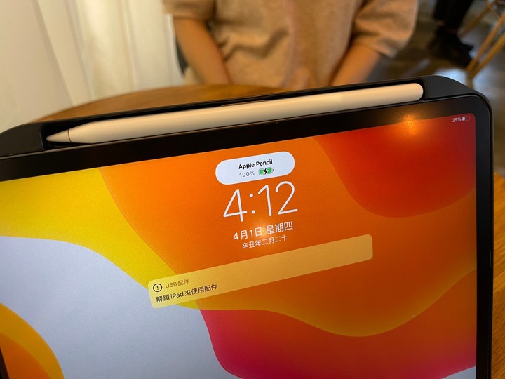 支援聰穎鍵盤的 iPad 保護殼+類紙膜