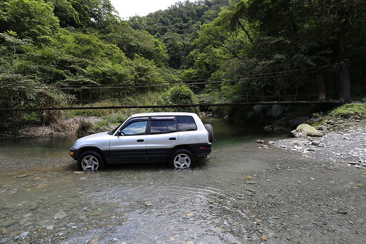 1代RAV4:都會休旅車打卡景點-武荖坑林道