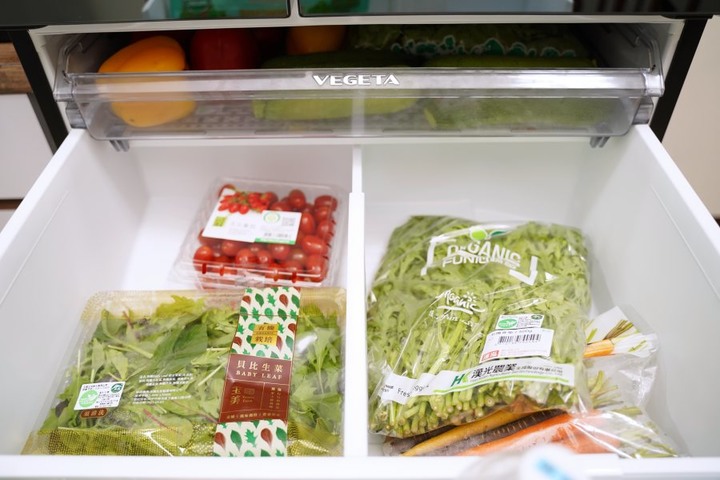 開箱 TOSHIBA 東芝六門冰箱，每天只耗 0.5 度電，盤點 9 大亮點功能