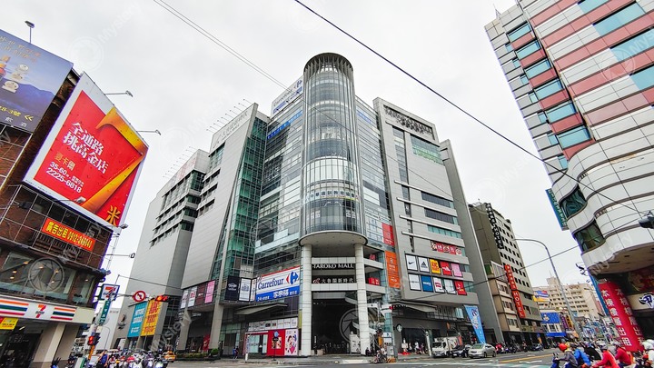 New 東區 浩瀚 *湖濱城* 28F 超高大樓 雙面臨路 戶戶邊間 雙面採光 三井LALAPORT 寵物、湧泉公園 未來藍線捷運湖景百貨宅 潛銷