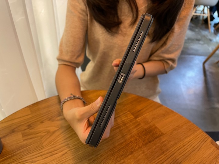 支援聰穎鍵盤的 iPad 保護殼+類紙膜