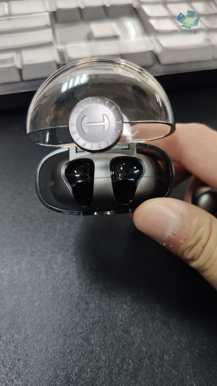 【小宅開箱】真無線耳機也能亮起來，暢遊無線電競新世代－Edifier HECATE GM5 電競真