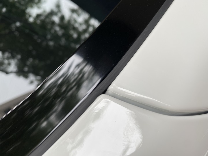 點我看大圖 汽車包膜 全車透明犀牛皮 2021年式GLC300 Coupe 白色車