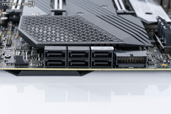 MSI MEG Z590 ACE 主機板開箱實測 以冷靜發揮效能的實力選手
