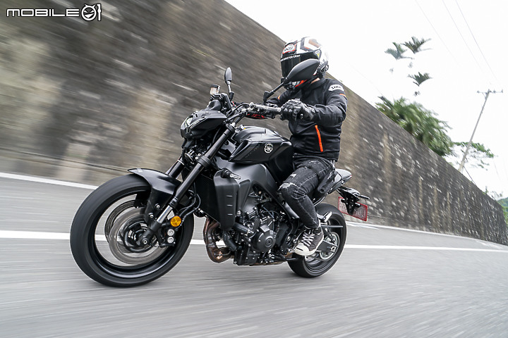 2021 YAMAHA MT-09 公路試駕｜IMU 導入 電控加量不加價