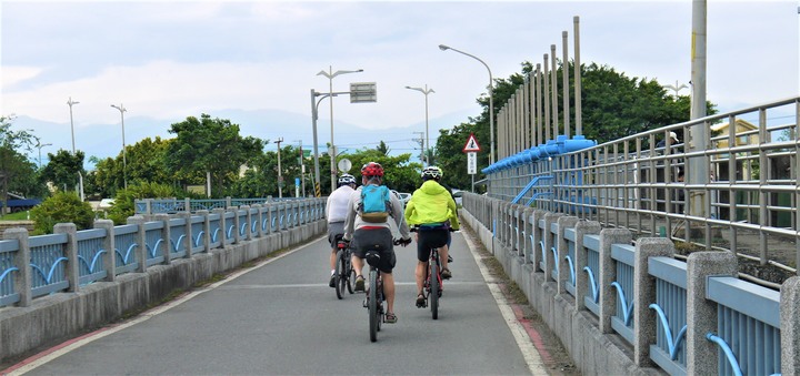 把單車騎進故事裡-崖下,舞動浪花旋律