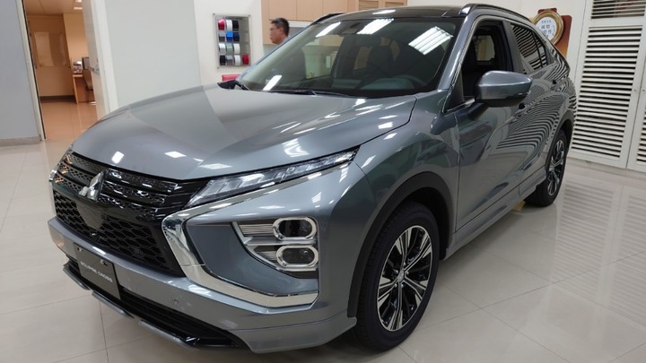 可惜RAV4沒有2.5 4WD了,不然我真想勸敗他