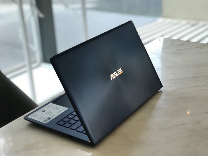 ZenBook 13 UX334 皇家藍小小惹人愛