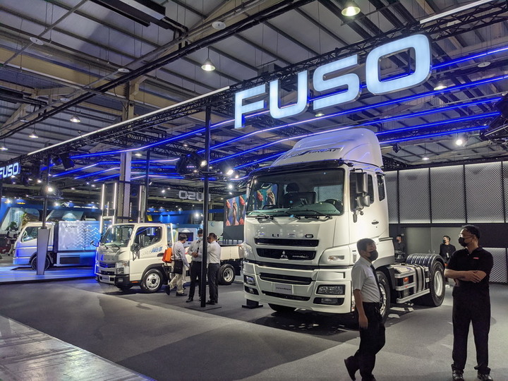 第一次看商用車展(FUSO、賓士、 SITRAK、IVECO、HYUNDAI、IZUZU、FORD、SUZUKI)