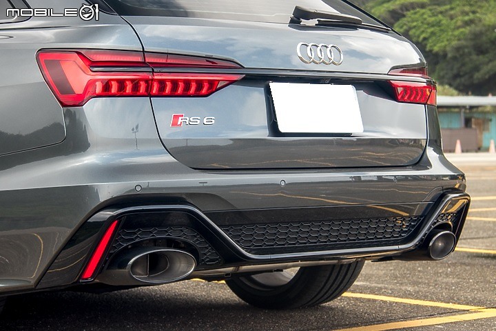 Audi RS 6 Avant 試駕|讓你全家狂一下的 600hp 性能旅行車!