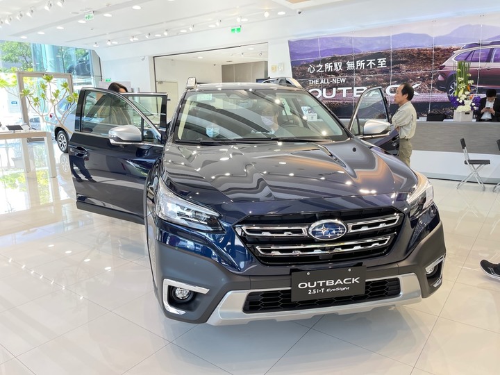 所以我週末就去看車了,Subaru All New Outback
