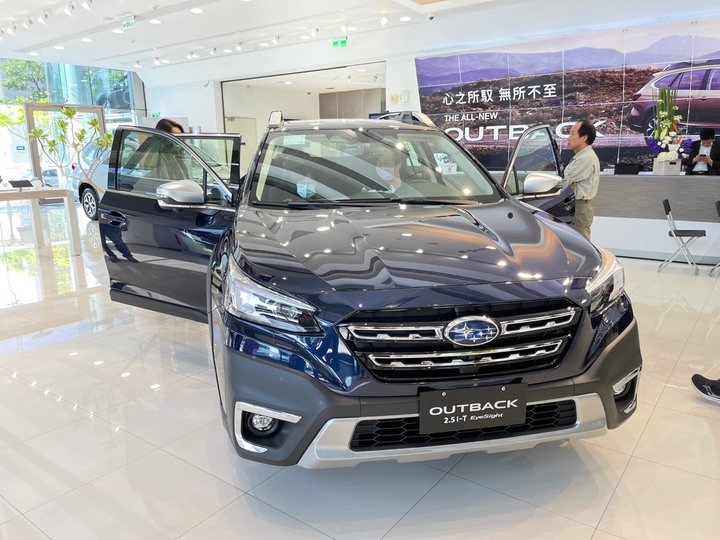 所以我週末就去看車了，Subaru All New Outback