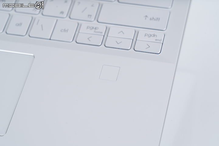 MSI Summit E13 Flip Evo 探索更多商務創造力
