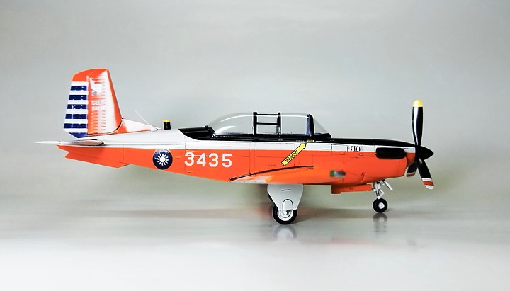 Czech Model 1/48 T-34C 初級教練機