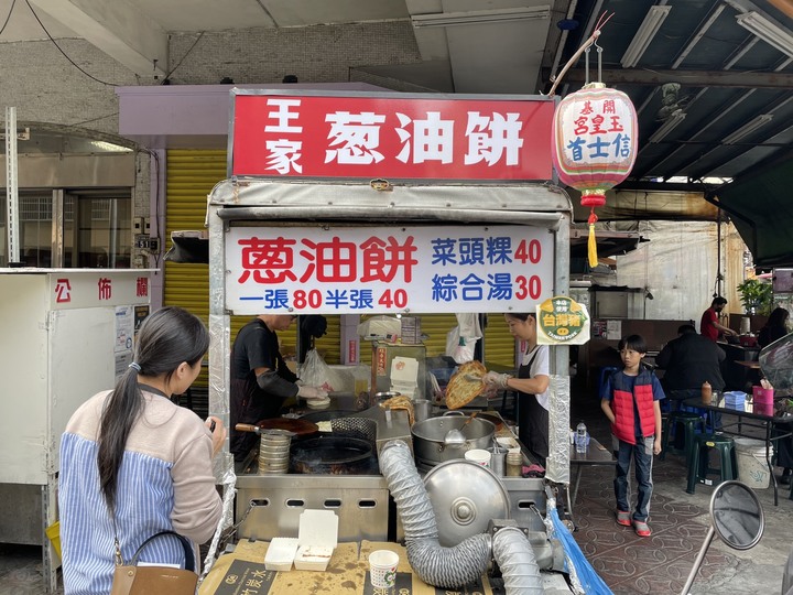 【天津正宗蔥油餅王】北屯天津路與雖遠路交叉口的排隊美食