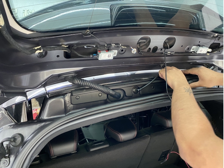 我的新KUGA交車啦!!! 馬上來裝行車紀錄器 WRM-S10 四路電子後視鏡~安裝分享