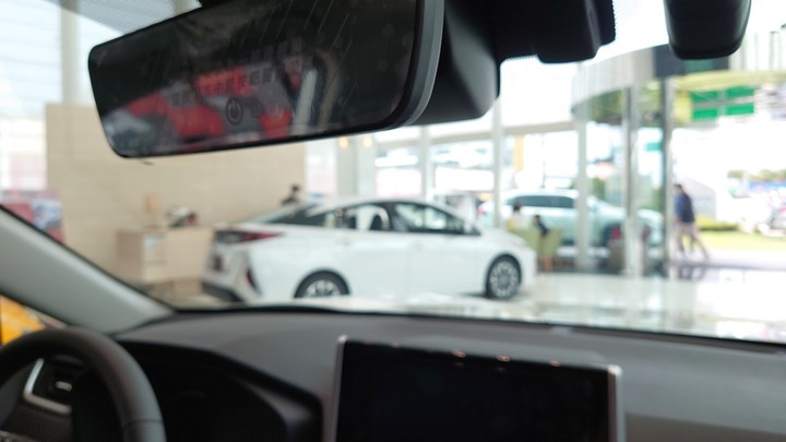 可惜RAV4沒有2.5 4WD了,不然我真想勸敗他