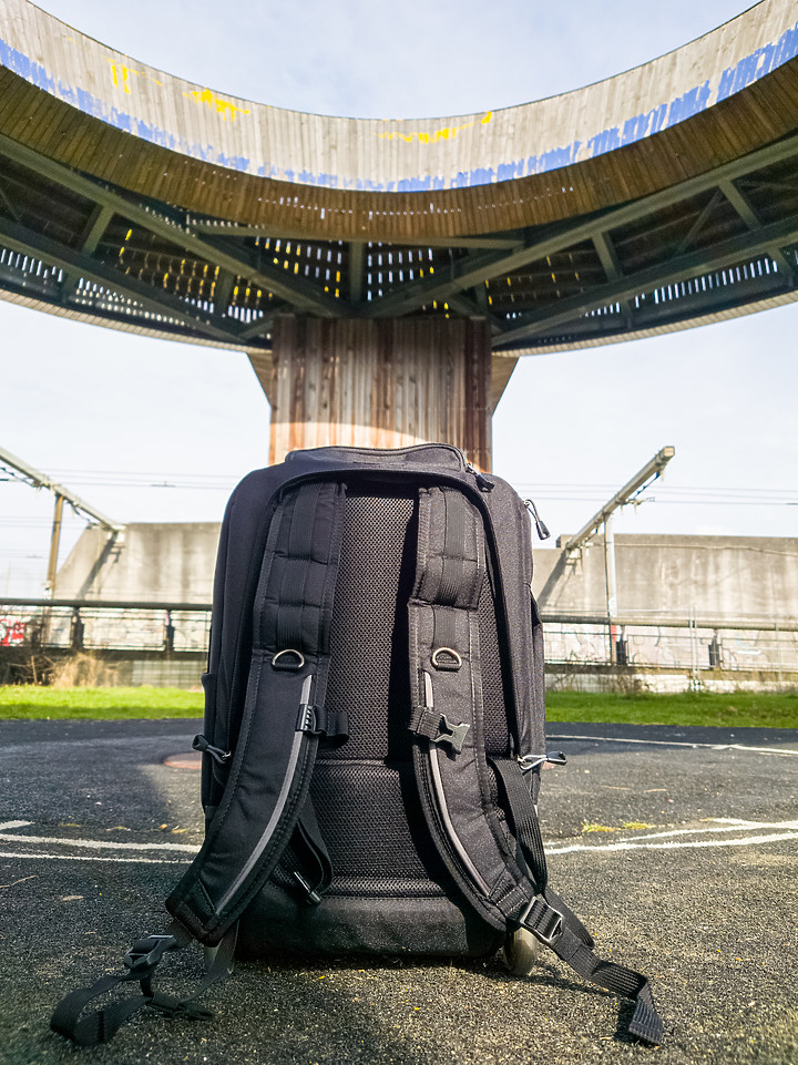 ThinkTank Photo Essentials Convertible 輕巧可變式攝影拉桿包！