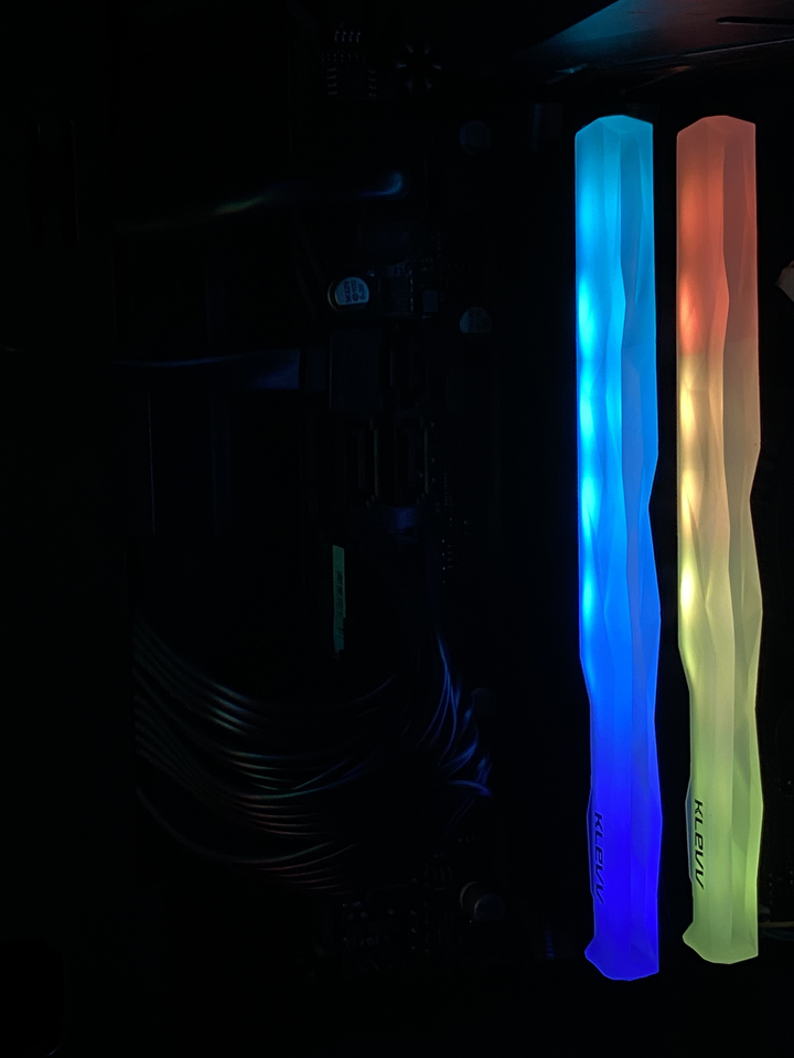 電腦在組RGB要有- KLEVV CRAS X RGB 開箱