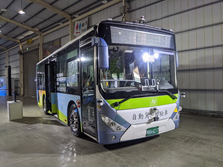第一次看商用車展(FUSO、賓士、 SITRAK、IVECO、HYUNDAI、IZUZU、FORD、SUZUKI)