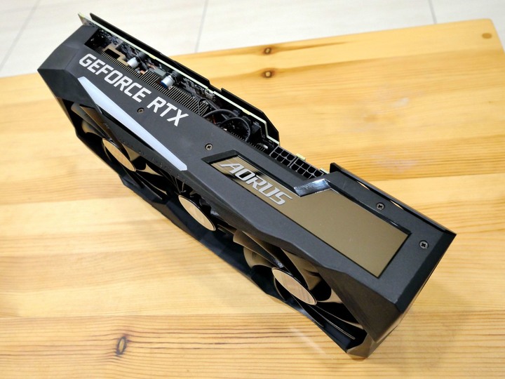 終於入手空氣顯卡 AORUS RTX 3060 Ti MASTER 8G