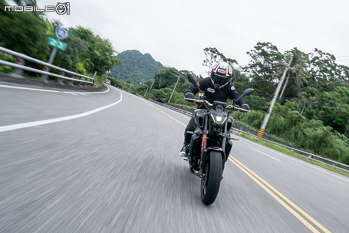 2021 YAMAHA MT-09 公路試駕｜IMU 導入 電控加量不加價