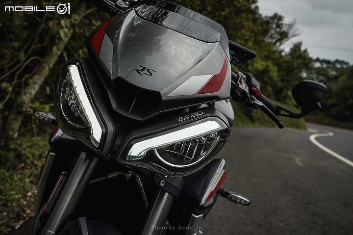凱旋Triumph 765 RS 2021 (開箱) 第一次在01開箱