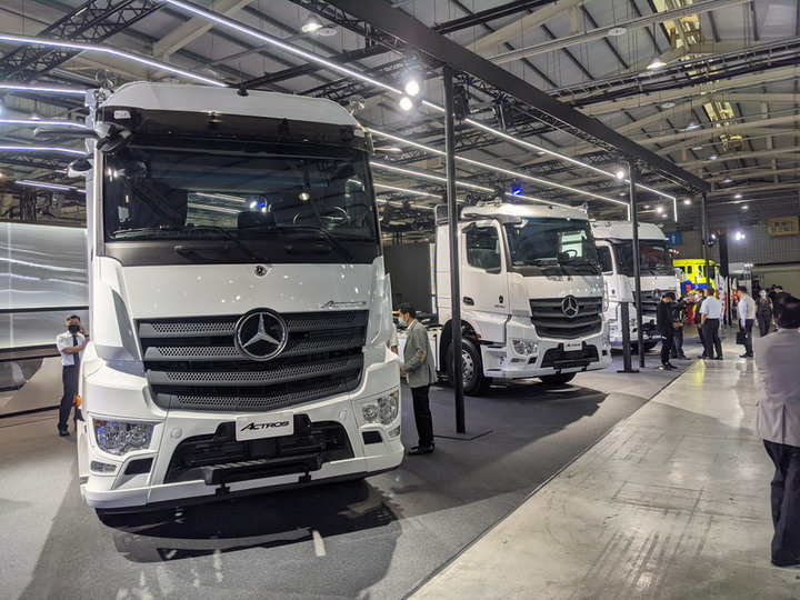 第一次看商用車展(FUSO、賓士、 SITRAK、IVECO、HYUNDAI、IZUZU、FORD、SUZUKI)