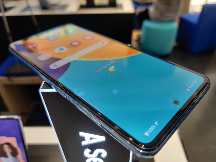 【旗艦規格下放！好玩の超值選擇】 SAMSUNG Galaxy A52 5G 實機上手體驗！