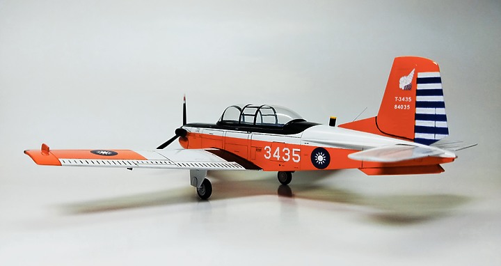 Czech Model 1/48 T-34C 初級教練機