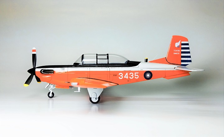 Czech Model 1/48 T-34C 初級教練機