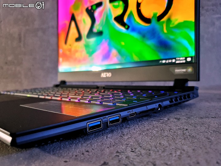 點我看大圖 【簡易開箱】 GIGABYTE | AERO 15 OLED KC | 專屬創作者的筆電選擇。
