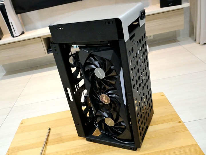 終於入手空氣顯卡 AORUS RTX 3060 Ti MASTER 8G