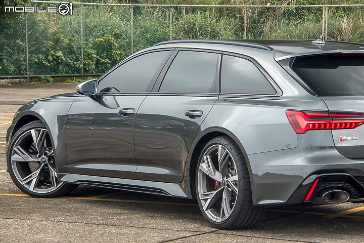 Audi RS 6 Avant 試駕|讓你全家狂一下的 600hp 性能旅行車!
