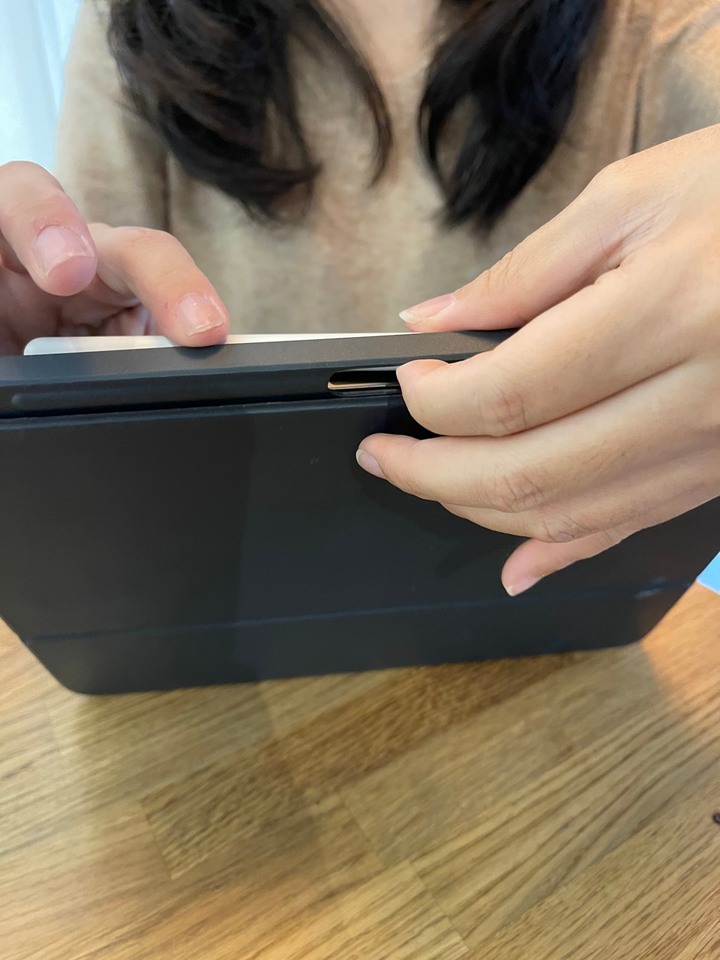 支援聰穎鍵盤的 iPad 保護殼+類紙膜