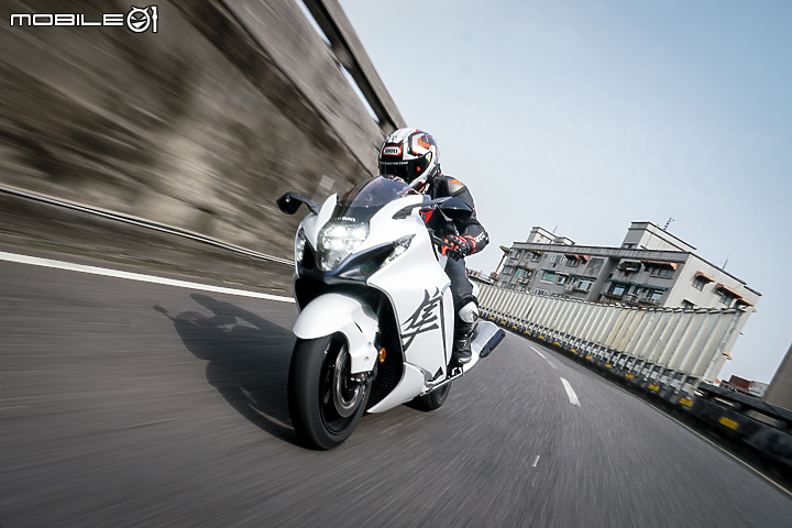 SUZUKI GSX1300R Hayabusa 三代「隼」試駕|科技加持 經典旅跑全面操控大提升