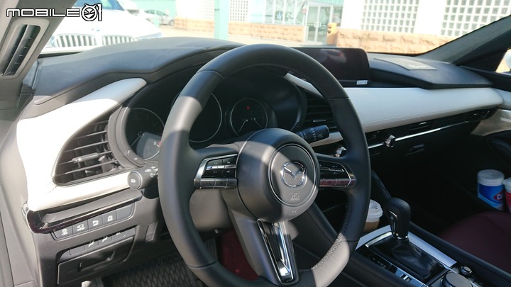 加規 Mazda 3 Sport Turbo AWD 100周年特式版