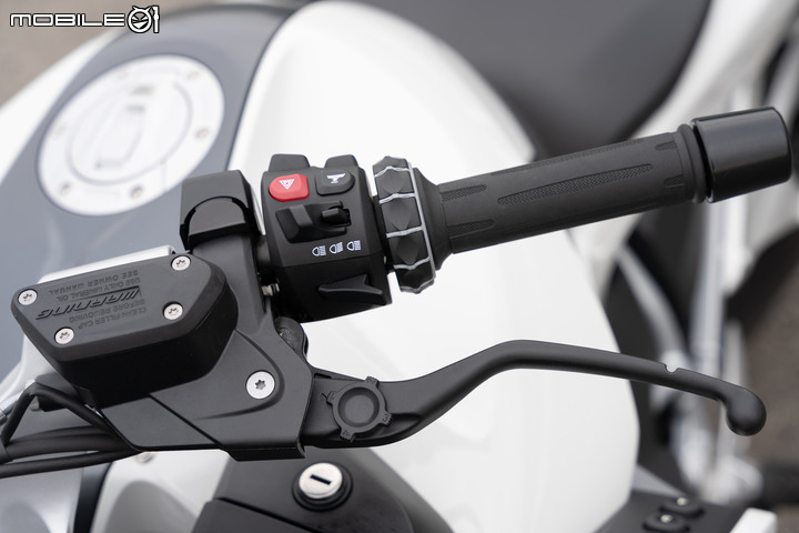 2021 BMW Motorrad R 1250 RT 試駕｜搭載 ACC 自動跟車，劃時代科技休旅登場！