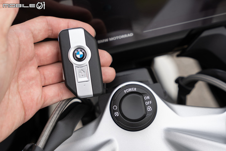 2021 BMW Motorrad R 1250 RT 試駕｜搭載 ACC 自動跟車，劃時代科技休旅登場！
