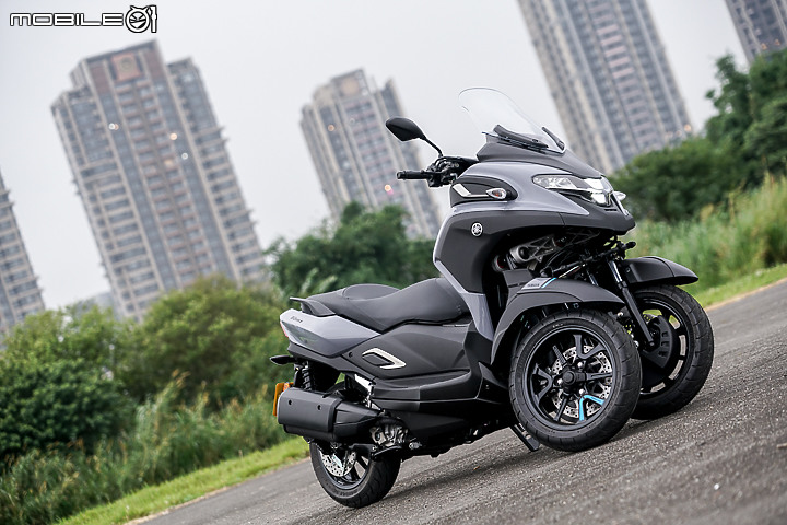 YAMAHA TRICITY 300 三輪重機獨家首試｜拿手戲是穩定 電控輔助駕馭更輕鬆