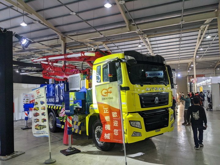 第一次看商用車展(FUSO、賓士、 SITRAK、IVECO、HYUNDAI、IZUZU、FORD、SUZUKI)