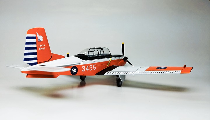 Czech Model 1/48 T-34C 初級教練機